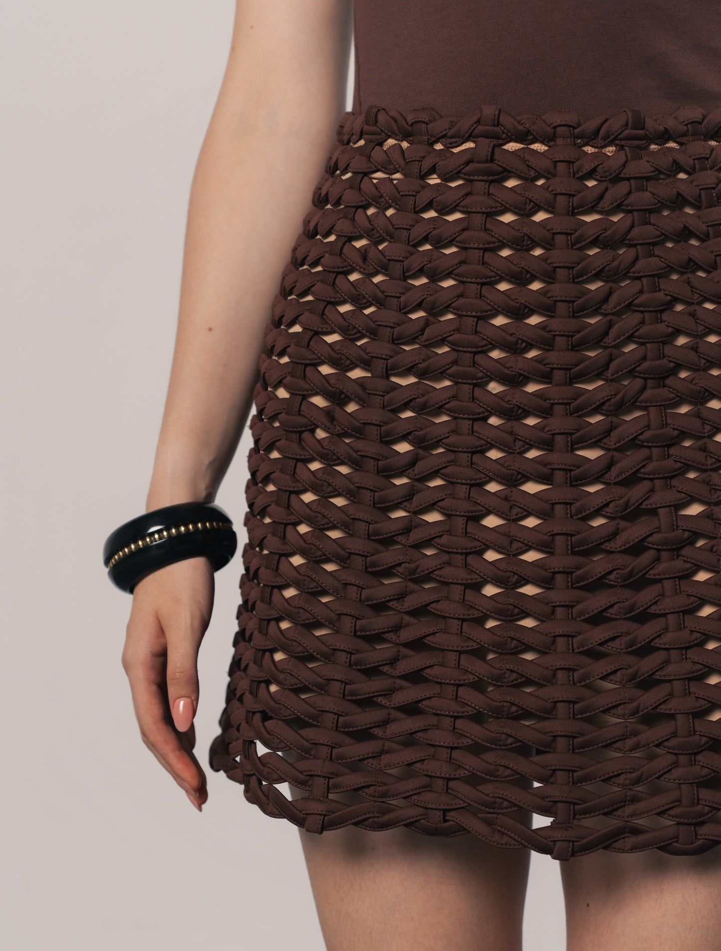 THE HAND-WEAVED SKIRT IN GAIA